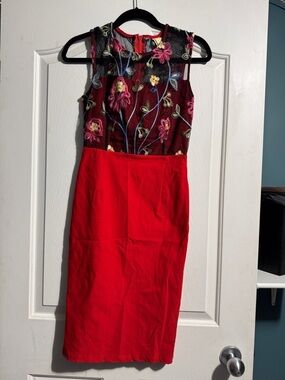 Pyramide Pencil Dress Embroidered Mesh Bodice Medium Party Date Night Cocktail